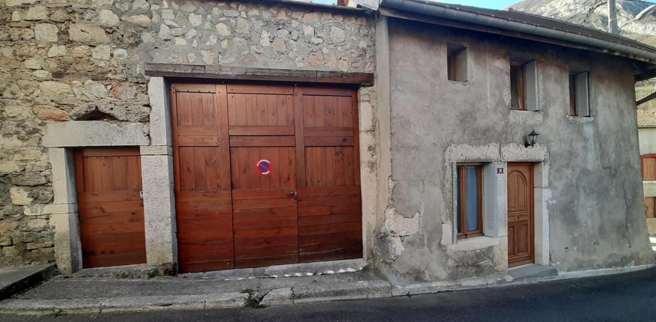 Petite Maison De Village Situee Entre Lacs, Cascades Et Montagnes Virieu-le-Grand Luaran gambar