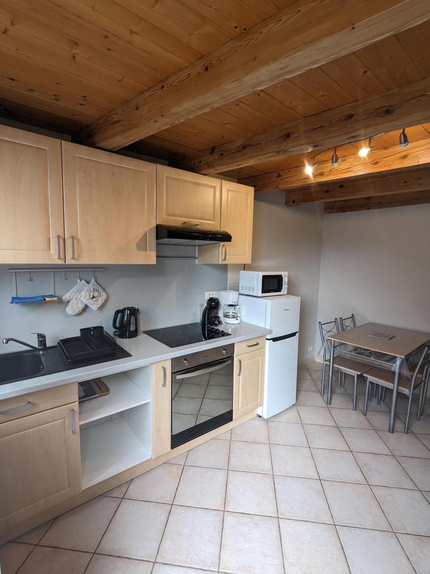 Petite Maison De Village Situee Entre Lacs, Cascades Et Montagnes Virieu-le-Grand Luaran gambar
