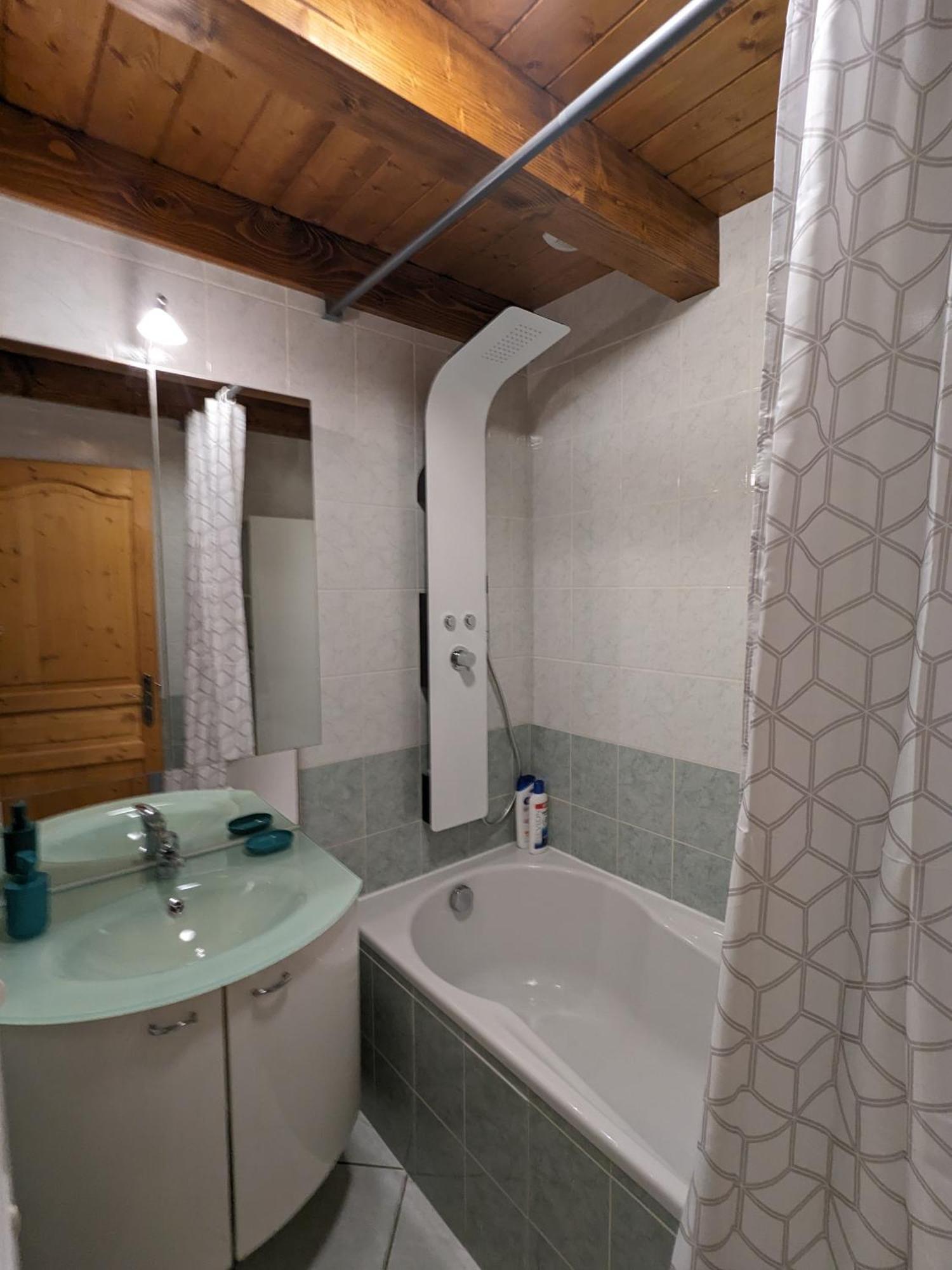 Petite Maison De Village Situee Entre Lacs, Cascades Et Montagnes Virieu-le-Grand Luaran gambar